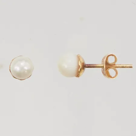 Örhängen pärlor ca 4mm 18K 0,9g.