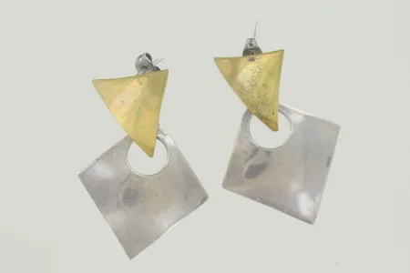 Ett par örhängen längd 4,5 cm, bredd 2-3 cm silver 925/1000 Vikt: 12,4 g