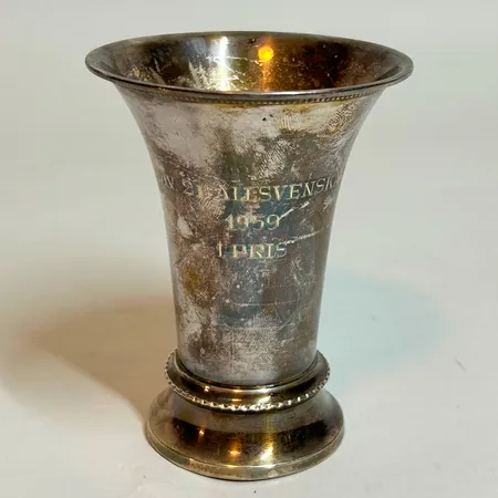 Pokal 10cm, gravyr, silver 830/1000 Vikt: 67,4 g