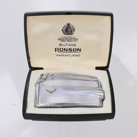 Tändare Ronson Varaflame, butane, ej funktionstestad, stål, gravyr "BJ", original etui