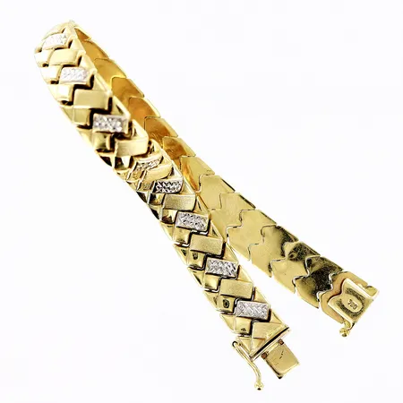 Armband med vitguldsdetaljer längd 19cm, bredd 95mm, behov av justering på lås, något skev länk, 18K Vikt: 14,1 g