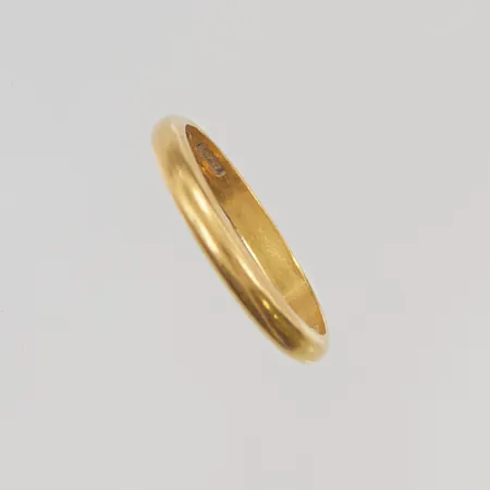 Ring stl:22¼ bredd 3mm gravyr 23K 6,5g.
