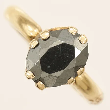 Ring med Hematit, stl:17½ bredd 2,8-10,8mm gravyr 18K  Vikt: 4,6 g