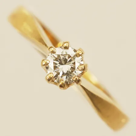 Ring med diamant 0,40ct ca W/SI stl:17¼ bredd 3mm 18K Vikt: 5,2 g