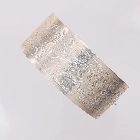 Armband mönstrad stelt öppningsbart, 66mm x 58mm, Steioff Guld Och Silversmedja G 1948, silver 830/1000 Vikt: 68,7 g