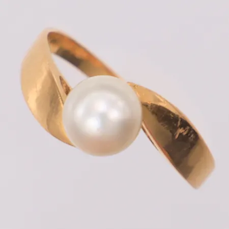 Ring med saltvattenpärla Ø7,2mm, saknar stämplar, 18K Vikt: 3,5 g