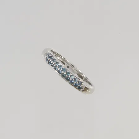 Ring blå topaser stl:17½ bredd 3,6mm vitguld, MAKY, 18K 4,4g.