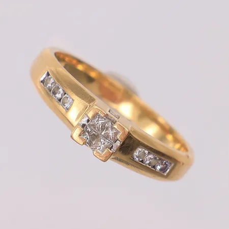 Ring diamanter 4 x ca 0,03ct prinsesslipade + 6 x ca 0,02ct stl:16¾, Guldfynd, 18K Vikt: 3,9 g