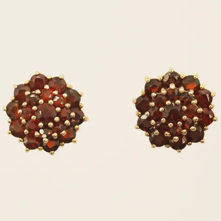 Ett par örhängen med granater Ø13mm, förgyllt 925/1000 Vikt: 4,7 g