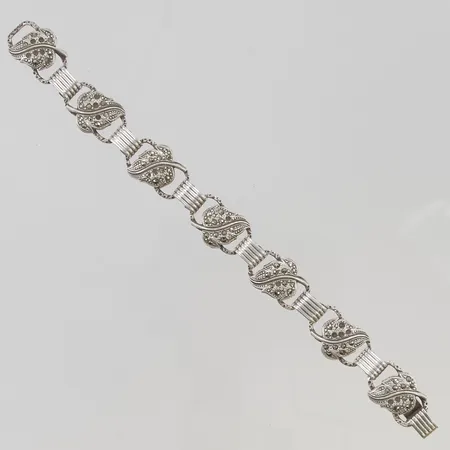 Armband med markasiter 18,5cm bredd 9mm tillverkad av Berglund Ab Hovjuvelerare Börje L år 1957 silver Vikt: 24,2 g