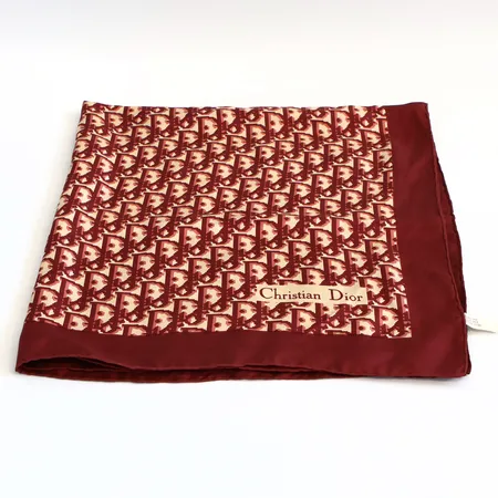 Sjal Christian Dior 75x78cm, 100% silke, liten fläck finns, inga tillbehör