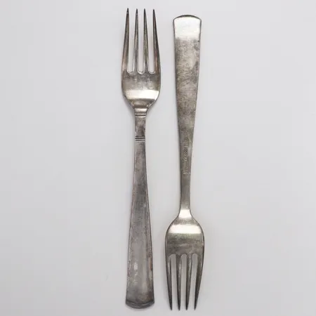 2 matgafflar modell Rosenholm längd 17,5cm GAB, 830/1000 silver Vikt: 78,4 g