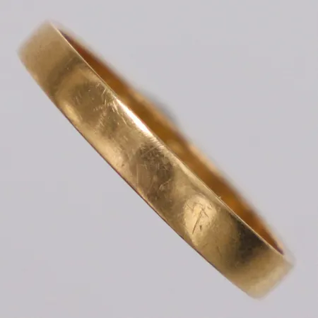 Ring slät stl:17, bredd 2,5mm, gravyr, 18K  Vikt: 1,8 g