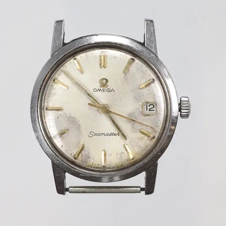Herrur Omega Seamaster Ø33,5mm ref nr. 136.005 snr. 20638124 cal. 610 ca år 1963, manuell uppdragning (obs defekt krona sitter löst) urtavla samt boett med hårt slitage, endast boett 