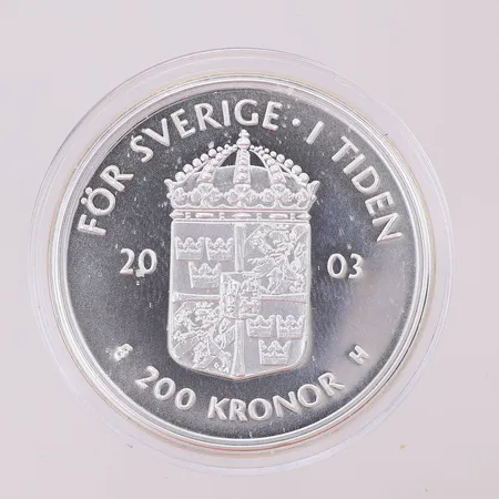 Minnesmynt Carl XVI Gustaf svensk Sveriges Konung i 30 år 2003, nominellt värde 200kr, etui Sveriges Riksbank, informationsblad, silver 925/1000 Vikt: 26,7 g