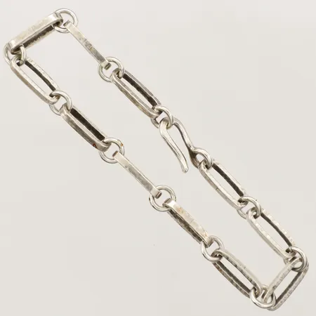 Armband 22,5cm bredd 6,1mm tillverkad av Silversmed Jan Brunk 1984 silver  Vikt: 16,8 g
