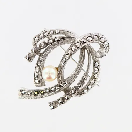 Brosch med pärla och markasiter, 30x42mm,  silver 830/1000 Vikt: 11,2 g