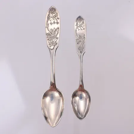 2 Udda skedar Tornedal, silver 830/1000 Vikt: 24,5 g