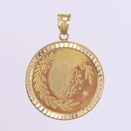 Hänge, Ø31mm, längd inklusive ögla 30mm, gravyr, 18K Vikt: 3,3 g