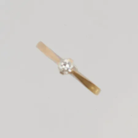 Ring diamant ca 0,20ct stl:18½ bredd 4mm skadad fattning 18K 2,7g.