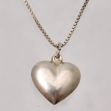 Hänge med kedja mått Hjärta 13,5x17,7mm, 835/1000, kedja 40cm, Venezia bredd 0,8mm, 925/1000, 2,95g.