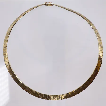 Collier trefärgat längd 43,5cm, bredd 7mm, 18K Vikt: 59,7 g