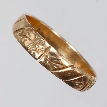 Ring mönstrad stl:16 bredd 3,5mm stämplad CPP årsstämplad för 1885 18K Vikt: 1,6 g