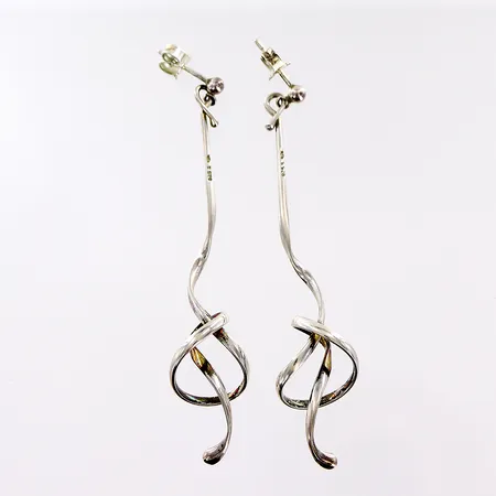 Örhängen Georg Jensen "Forget me Knot" längd 60mm, bredd 1-13mm, formgivare Vivianna Torun Bülow-Hübe, med orginaletui, silver 925/1000 Vikt: 4,5 g