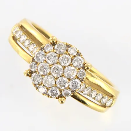 Ring med diamanter 31st ca 0,70ctv, stl 17, bredd 9mm, GHA, 18K Vikt: 4,4 g