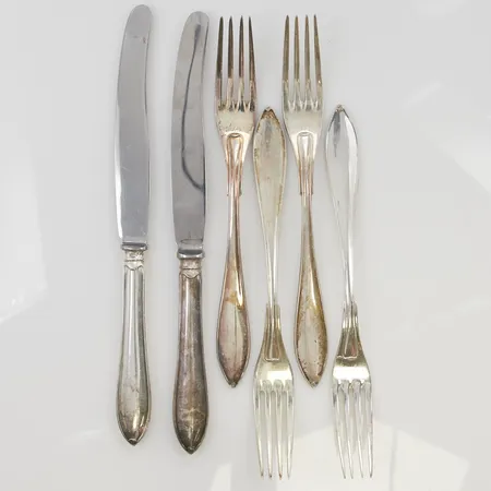 4 Gafflar, 2 Knivar gravyr, 830/1000 Silver bruttovikt 273,4g.