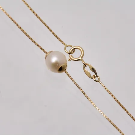 Kedja 42-45cm, Venezia, bredd 0,55mm, odlad pärla, mått Ø5,8mm, Guldfynd, 18K, 1,48g.