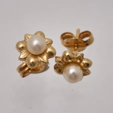 Örhängen mått Ø6,8mm, odlade pärlor, mått Ø3,3mm, 18K 0,67g.