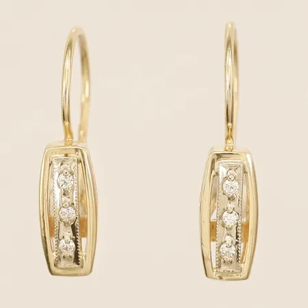 Ett par örhängen stenar längd 20mm bredd 4,8mm, 14K Vikt: 1,9 g