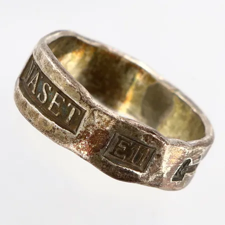 Ring ojämn hammrad yta, NÄSET silversmedjan på Hven, stl:20 bredd:6-7mm, silver 925/1000 Vikt: 5,5 g