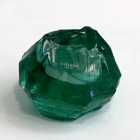 Ljuslykta för värmeljus, höjd:7cm, design Hanna Hansdotter för Kosta Boda Skickas med paket.