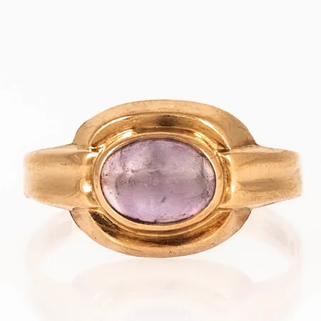 Ring med ametist stl:18½ bredd 2,5-11mm, matt sten, 18K 2,1g. 