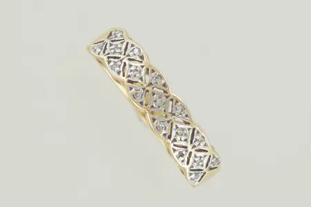 Ring med stenar stl:17 bredd 2,2 mm,18K  Vikt: 2,6 g