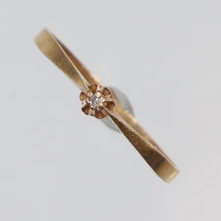 Ring med diamant 1xca0,01ct stl:18½ bredd 1,5mm 18K Vikt: 1,2 g
