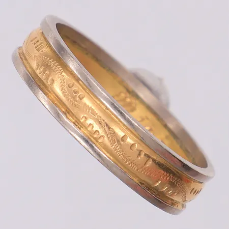 Yrkesring stl:19½, gravyr, 18K Vikt: 5,8 g