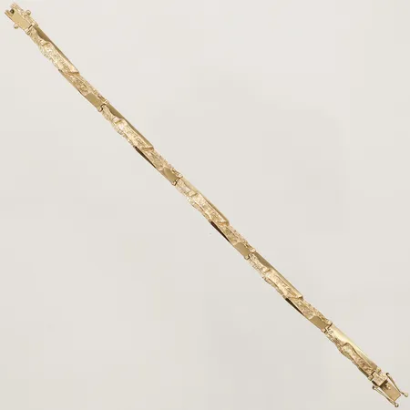Armband halvstelt längd 17,5cm, bredd 4,9mm, 18K  Vikt: 12,1 g