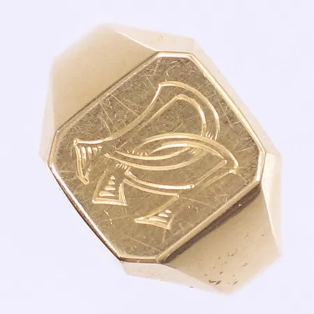 Klackring med monogram stl:20 bredd 4-14mm, gravyr, 18K  Vikt: 7,3 g