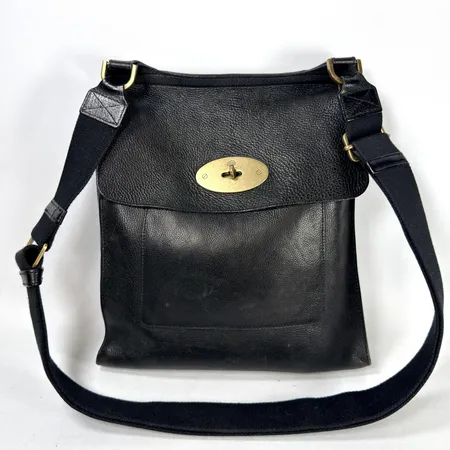 Väska Mulberry "Antony Messenger Bag", 952348, svart läder, ytterfack, justerbar axelrem, bruksslitage, inga tillbehör