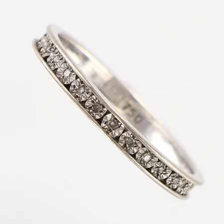 Helalliansring diamanter, 26st ca 0,1ctv, stl:17, bredd ca 2mm, GHA, vitguld. 18K Vikt: 1,6 g