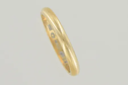 Ring stl:20½ bredd 1,5mm, graverad 18K  Vikt: 5,1 g