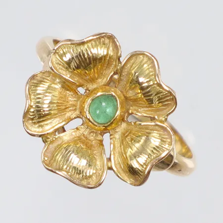 Ring med grön sten, stl:17½, 2-15mm, 18K Vikt: 3,7 g