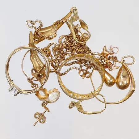 Diverse guld, defekt, 18K Vikt: 11,7 g