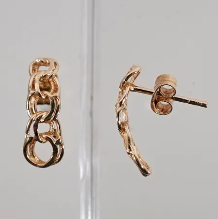 Örhänge bismark längd: 14.5mm. bredd: 5.4mm. 18k 1,3g Vikt: 1,3 g