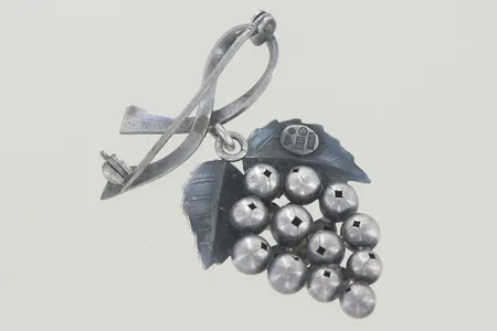 Brosch 50-tal Längd 4 cm silver Vikt: 6,4 g