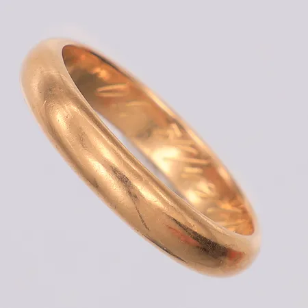 Ring slät stl:18¾, gravyr, 18K Vikt: 5,4 g