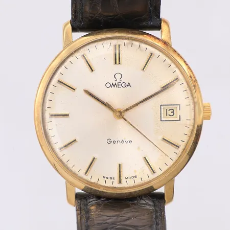 Herrur Omega Genéve 14K manuell Ø34mm, 38594888, cal 1030, datum, original läderband 19cm, står still, yrkesgravyr, bakboett lös, etui